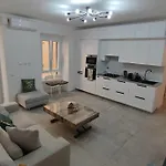 Samdom's Station Termini Apartment *